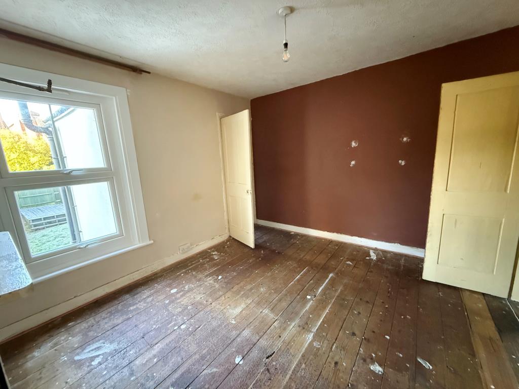 Lot: 67 - HOUSE IN NEED OF IMPROVEMENT - Bedroom two